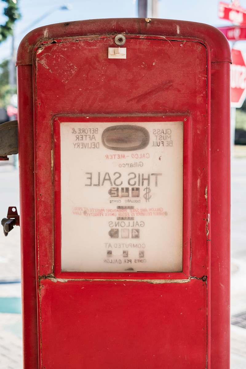 united states red and white Calco-Meter gallon gauge red